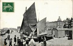 Berck-Plage Un Bateau de Péche sur la Plage à Berck