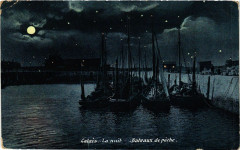 Calais la nuit - Bateaux de peche à Calais
