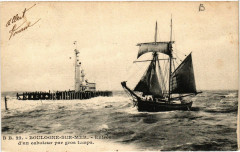Boulogne-sur-Mer Entrée d'un caboteur par gros temps à Boulogne-sur-Mer
