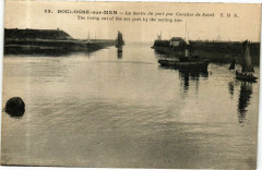 Boulogne-sur-Mer - La Sortie du port par Coucher de Soleil à Boulogne-sur-Mer