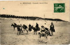 Berck-Plage - Promenade a ane et le phare à Berck
