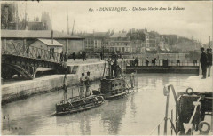 Dunkerque - Un Sous Marin dans les Ecluses à Dunkerque