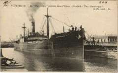 Dunkerque - Le Dunkerque passant dans l'Ecluse à Dunkerque