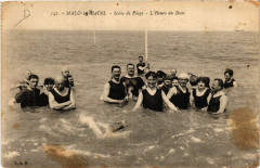 Malo-les-Bains - Scene de Plage - L'Heure du Bain