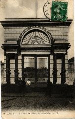 Lille - La Porte de l'Hotel des Canonnier à Lille