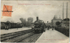 Sainte-Gauburge Interieur de la Gare train locomotive à Rai