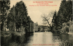 La Ferté-Fresne - Piéce d'eau et vieux Colombier datant du XVIIIs