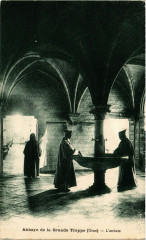 Abbaye de la Grande Trappe (Orne) - L'atrium à Ri
