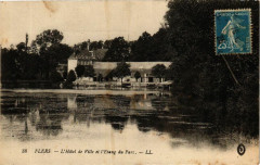 Flers .- L'hotel de ville et l'etang du parc à Flers