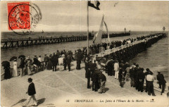 Trouville - Les Jetées a l'Heure de la Marée