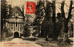 Fervaques - Entrée du Chateau