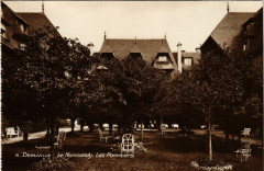 Deauville - Le Normandy. Les Pommiers à Deauville