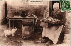 Une vieille dentelliere -
													14 Calvados
												