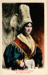 Femme des Lisieux à Lisieux