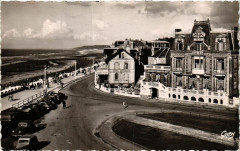 Villers-sur-Mer Calvados-Place Jean-Mermoz et la Digue à Villers-sur-Mer