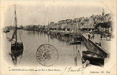 Trouville-sur-Mer Le Port a Marée Haute à Trouville-sur-Mer