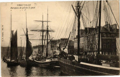 Trouville - Barques de peche a quai