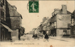 Pontorson - La Grande Rue à Pontorson
