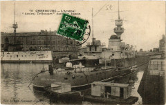 Cherbourg - L'Arsenal Amiral Tréhouartí dans le bassin -
													50 Manche
												
