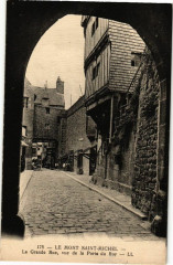 Le Mont-Saint-Michel - La Grande Rue vue de la Porte du Roy au Mont-Saint-Michel