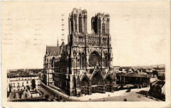 Reims La Cathédrale et la Place du Cardinal Lucon à Reims