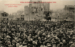 Fetes de Jeanne d'Arc a Reims La Foule sur la Place du Parvis -
																					51100 Reims
																			