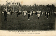 Au College d'Athletes-Mouvements d'ensemble