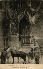Guerre de 1914 Tirailleurs algeriens devant la Cathédrale de Reims à Reims