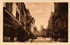 Troyes - Rue de l'Hotel-de-Ville vers Saint-Pierre à Troyes
