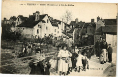 Troyes - Vieilles Maisons sur le Ru des Cailles à Troyes