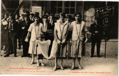Troyes Fetes de la Bonneterie - La reine et ses Demoiselles à Troyes