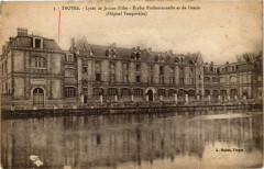Troyes - Lycée de Jeunes Filles Ecole Professionelle et de Dessin à Troyes
