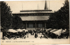 Troyes - La Place du Marché le Samedi à Troyes