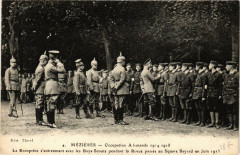 Mezieres Le Kronprinz s'entretenant avec les Boys-Scouts