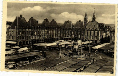 Charleville - Place Ducale un jour de Marché -
													08 Ardennes
												