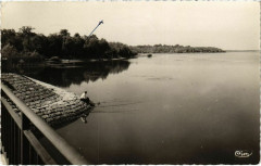 Eclaron - Vue générale du Lac -
													52 Haute Marne
												
