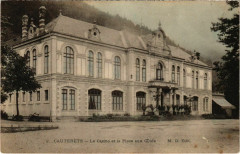 Cauterets - Le Casinoet la Place aux Oeufs à Cauterets