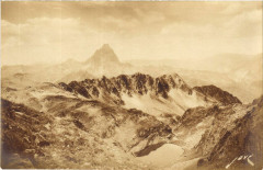 Les Pyrenées Le Pic d'Ossau vu du Col de Lurien -
													65 Hautes Pyrénées
												