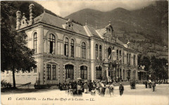 Cauterets La Place des Oeufs et le Casino à Cauterets