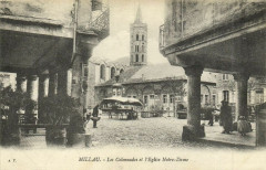 Millau - Les Colonnades et l'Eglise Notre Dame à Millau