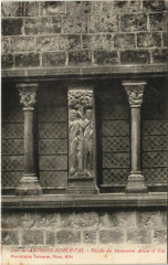 Moissac Facade du Monument Adam et Eve France à Moissac