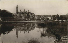 Perigueux- Isle et la Cathedrale Saint-Front France à Périgueux