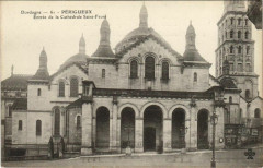 Perigueux- Entree de la Cathedrale Saint-Front France à Périgueux