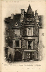 Sarlat-Maison-Place des Halles