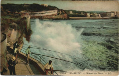 Biarritz - Pecheurs au Phare à Biarritz