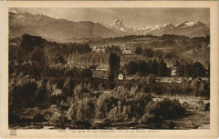 Pau - Le Gave et les Pyrenées vus de la Place Royale à Pau