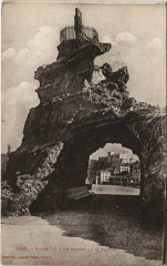 Biarritz - Le Rocher de la Vierge à Biarritz