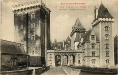 Pau Le Chateau d'Henri Iv-Donjon-Facade et Entrée à Pau
