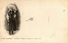Pyrenées - Costume du Pays - La Fileuse