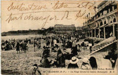 Biarritz La Plage devant le Casino Municipal à Biarritz